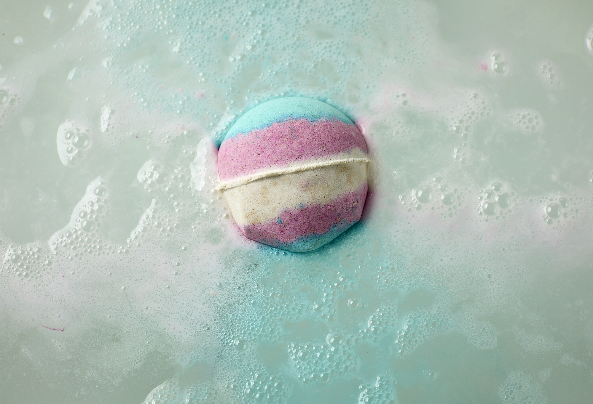 お風呂アイテム | 合成保存料 無添加入浴剤 他 | LUSH | LUSH